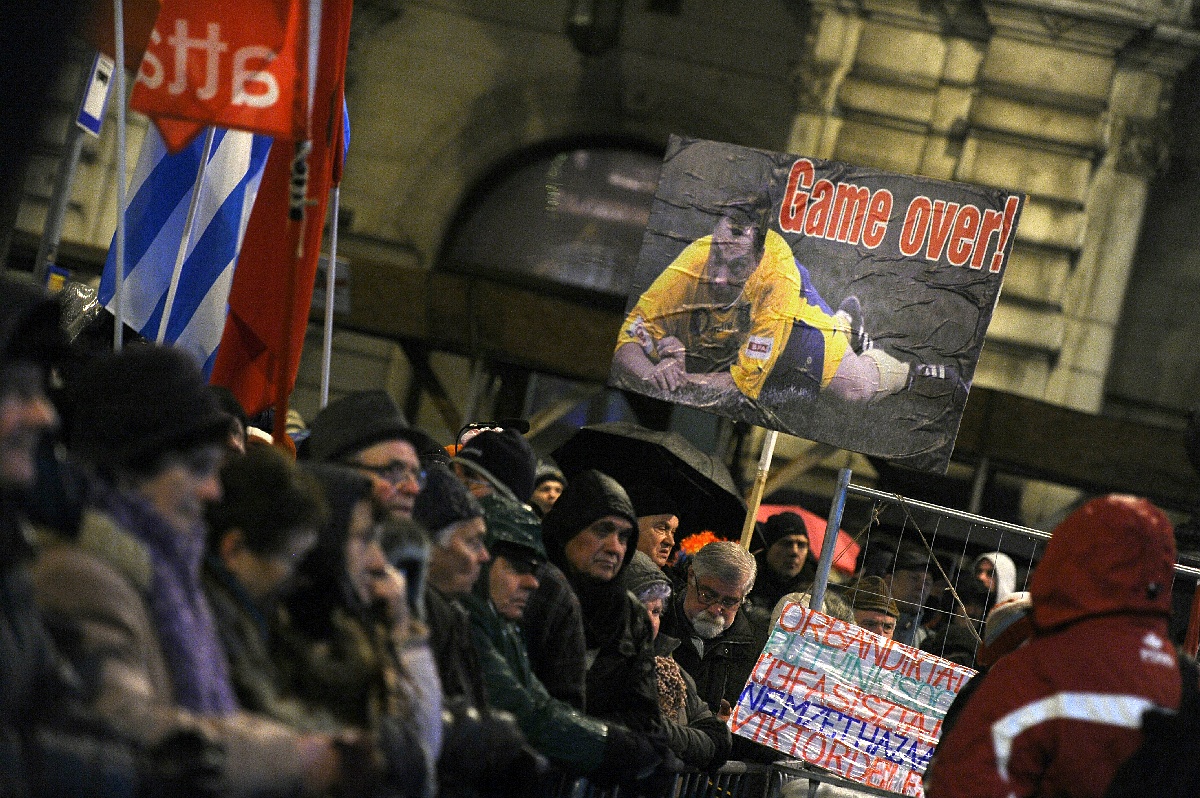 Országépítők gyülekeztek ismét az Operaháznál