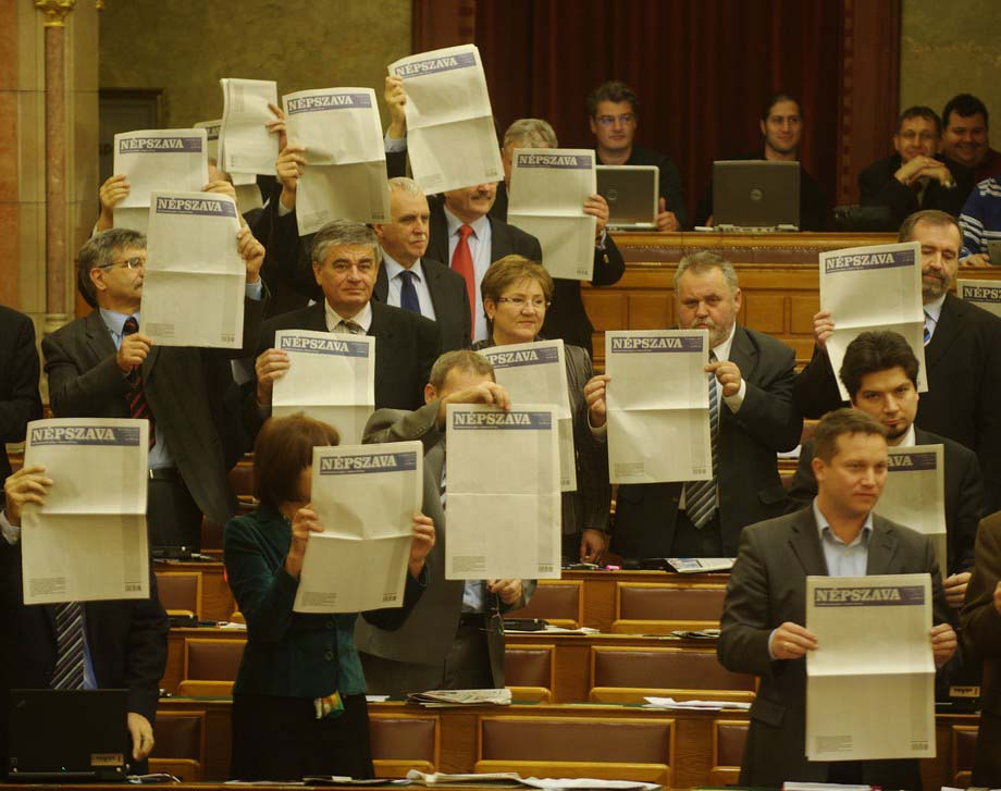 Átadás, csendet kérünk!