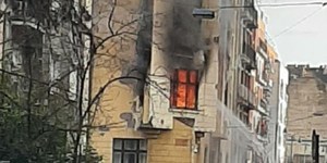 Lángolt egy lakás a IX. kerületben, robbanás történhetett – fotók