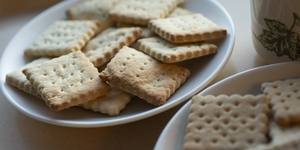 Miért imádjuk a háztartási kekszet? És ha még Nutella is van rajta? Kedvenceink titkos története