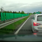 Nem működött a cipzárelv Fehérváron, egy autós inkább feltartotta az egész sort – videó