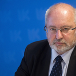 Mégsem kell Eörsinek a kormány jelölése
