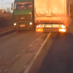 Így lesz még durvább baleset egy balesetből – videó