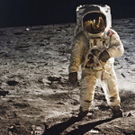 Történelmi fotókat árverez el a NASA