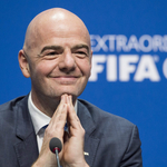 Csak másfél millió svájci frankot keres a FIFA főnöke