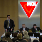 Mol-részvény helyett adósmentésre is költhették volna az 500 milliárdot?