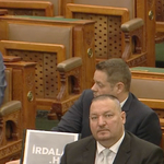 Szijjártó: "10 ezer lélegeztetőgépet vettünk Kínából"
