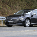 Még nem mutatták be, de már az utcákat járja a végleges Volkswagen Arteon kombi