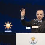 Ismert török újságírót tartóztattak le, mert egy közmondást idézve bírálta Erdogan elnököt