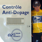 Tiszeker: Armstrong tíz éven át hazudozott és fűt-fát beperelt