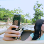 Így lesz látványos a szelfi: videó a Samsung Galaxy A80 forgatható kamerájáról