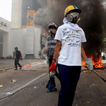 Halálra égett egy ellenzéki tüntető Venezuelában