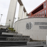 Kirúgták a Közszolgálati Egyetemről a botrányos videóban szereplő rendőrt