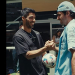 Felbukkant az Inter Miami sztárja, Luis Suarez a Ferrarinál, és Carlos Sainzzal szórakoztak egy kicsit – videó