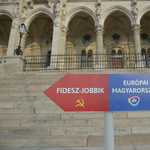 Egymásra szervezték a DK élőláncát és a Romantikus Erőszak koncertjét a Kossuth téren