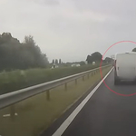 Szirénázó rendőrautóval szemléltették, mennyire nem megy időnként az elsőbbségadás – videó