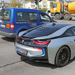 Ilyen sofőrje sem volt még a BMW i8-nak