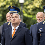 Majdnem igazi korona, egészen igazi lovak és egy miniszterelnök - képeink az idei tisztavatásról