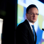 Szijjártó Péter a járvány PR-lovagja