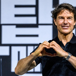 Tom Cruise bocsánatot kért a kirándulóktól, majd siklóernyővel eltűnt a hegyek között – videó