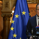 Navracsics sajtótájékoztatót rántott össze a felszabaduló uniós pénzekről, hogy elmondja: ők is csak a sajtóban olvasták a hírt