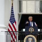 Megjelent a nyilvánosság előtt Donald Trump, és megint kínai vírust emlegetett