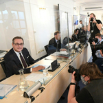 Sok a rejtély a Strache-ügyben, az Ibiza-videó konnektorba rejtett "rendezői változata" még titok