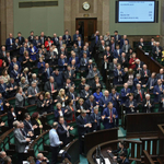 A lengyel parlament törvényt hozott az Alkotmánybíróság átalakításáról