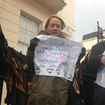 Képek: "Bárkiből egy perc alatt válhat hajléktalan" - Londonban tüntettek egy magyar ügy miatt