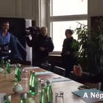 Videó: A Népszabadság küldöttsége az osztrák tulajnál járt, de csak kávét kapott