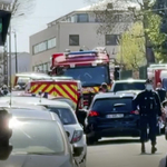 Halálra késeltek egy francia rendőrnőt, a támadót lelőtték
