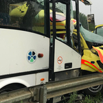 Mentő és busz ütközött, ketten meghaltak