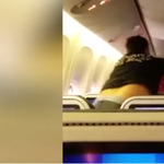 Videó: Utas próbált leállítani egy őrjöngőt a repülőn, kitört a bunyó a fedézeten