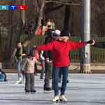 Milliók látták azt a TikTok-videót, amelyen egy idős magyar pár korcsolyázik a Városligetben