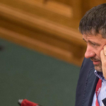 Kenőpénzzel próbálta leállítani a NAV eljárását Simonka