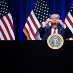 Donald Trump meghekkelte az adórendszert, de most saját tornya omolhat rá