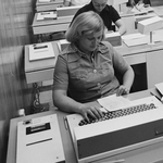 Kereshetne egy magyar nő is annyit, mint egy férfi, csak a kormány nem segít