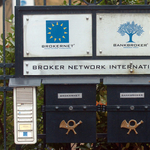 Ügyészi vizsgálat egy brókernetes ügyfélszerzés miatt