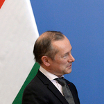 Állami kitüntetést kapott Szijjártótól a kirúgott francia nagykövet, aki kiállt Orbán mellett