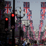 Londoni elemzők: nem jó a brit gazdaságnak a trónörökösi esküvő