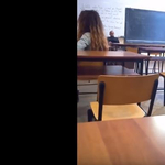 Még nem büntetik meg a diákokat, akik lefilmezték a vélhetően maszturbáló tanárt