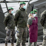 Kezd több mint kellemetlenné válni a koronavírus a hadseregek számára