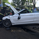Buszmegállóba csapódott autó: a kecskeméti maffiaper volt vádlottja vezette a Mercedes kabriót