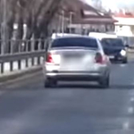 Közveszélyes módon ijesztgette egy sofőr a többi autóst a Pesti úton – videó