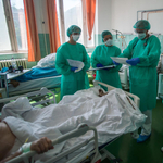 Itt a hivatalos lista arról, kik kapják félmilliós juttatást az egészségügyben