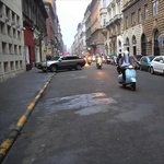 Többször kirabolták a Budapestre érkező Vespa-kalandort - videó