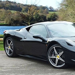 Bankkártyát is ad a Ferrari, ha kell