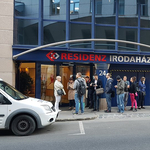 Az utcán állt a sor a Fundamenta-ügyfélszolgálat előtt a nyitásra várva