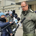 Salvininek egy Putyint ábrázoló pólót nyomtak a kezébe a lengyel határon