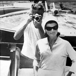 Eddig soha nem látott fotók kerültek elő a strandoló Jackie Kennedyről